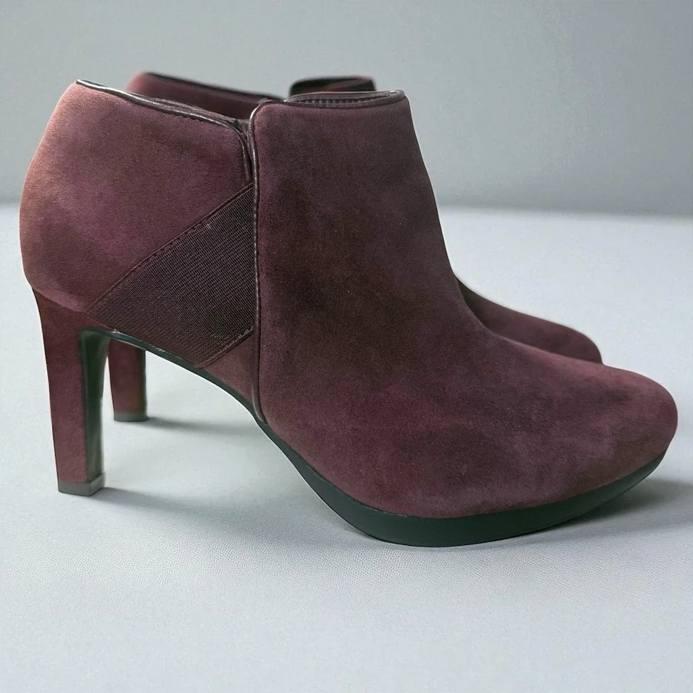 Clarks Womens‎ 8.5M Ambyr Gem Plum Suede Ankle Booties Platform Heels